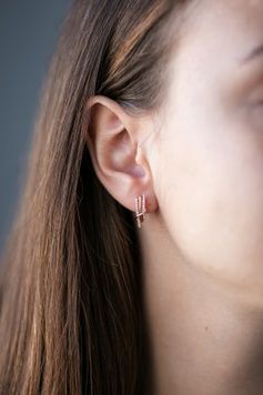 Сережки з фіанітами на англійській застібці S034 S034 - 1 - iriska.com.ua