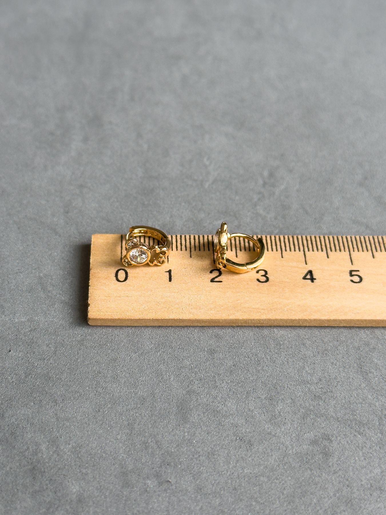 Стильні сережки з медичного золота S784 фото
