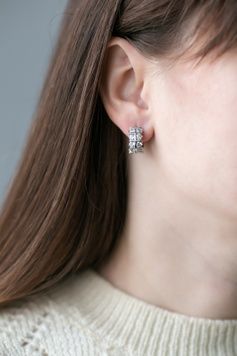 Сережки кільця в камінчиках з родієвим покриттям S643 - 1 - iriska.com.ua