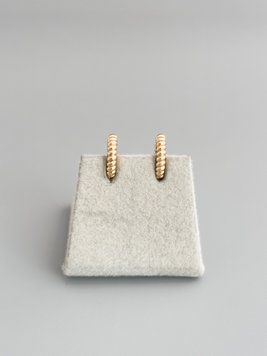 Маленькі сережки-кільця з рифленою фактурою  S1295 - 1 - iriska.com.ua