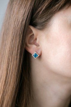 Сережки з блакитним камінчиком та фіанітами S205 - 1 - iriska.com.ua