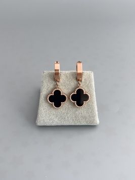 Сережки з чорною конюшиною S296 - 1 - iriska.com.ua