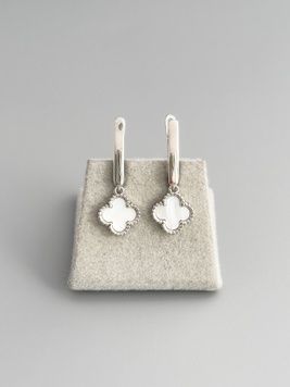 Сережки конюшинки з білою емалькою S1197 - 1 - iriska.com.ua