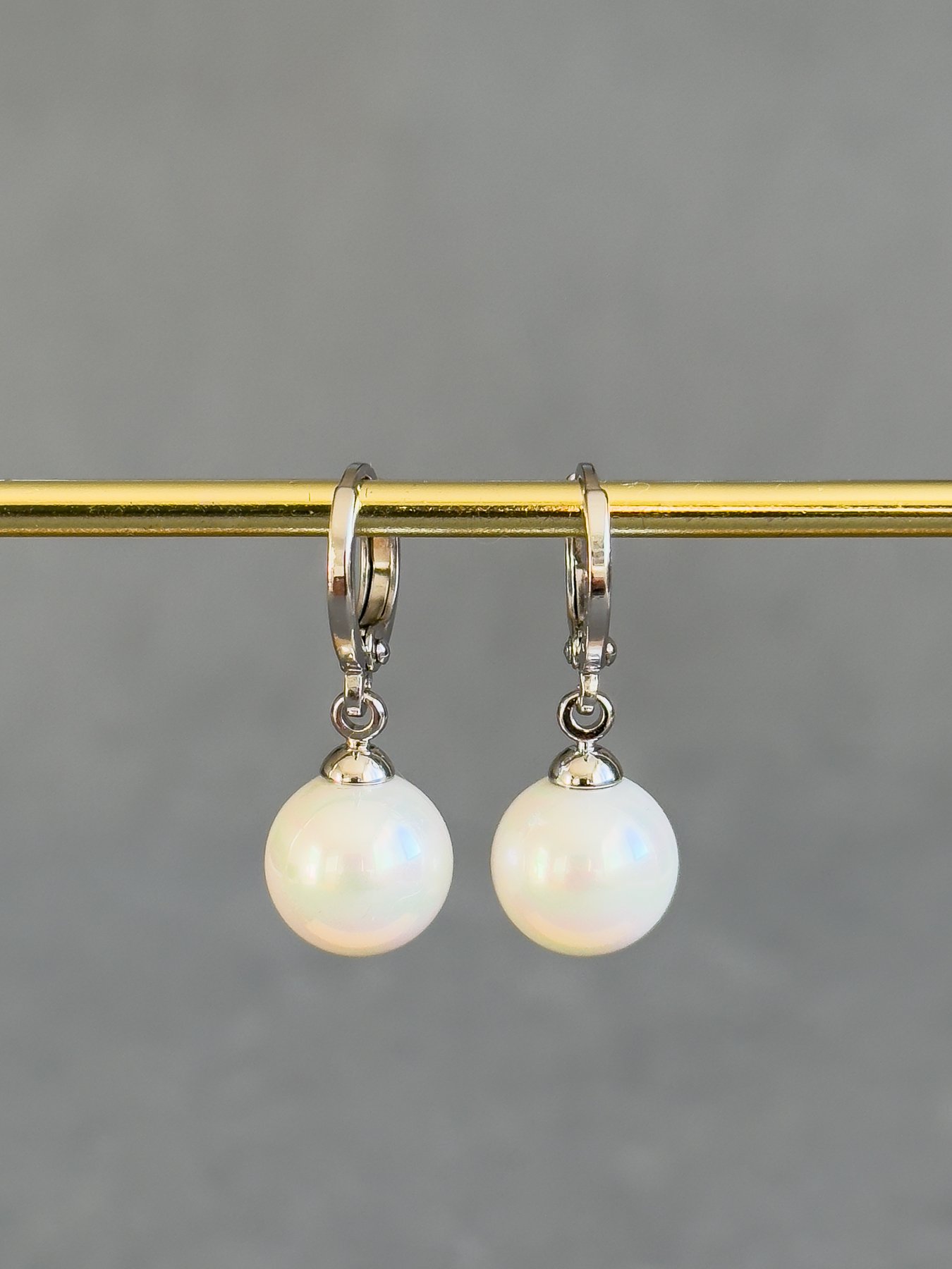 Лаконічні сережки з перлами в сріблі