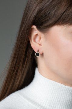 Сережки з чорною емалькою S536 - 1 - iriska.com.ua