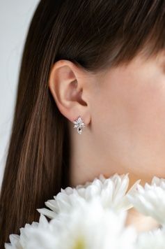 Ніжні сережки з фіанітами в білому золоті S629 - 1 - iriska.com.ua